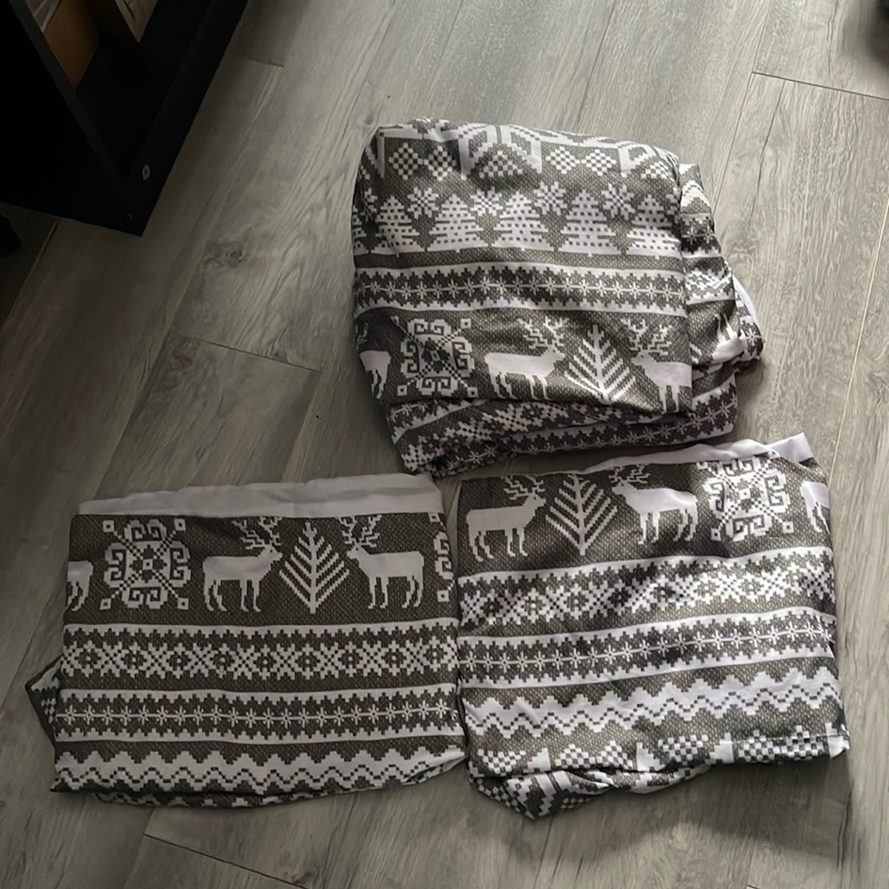 Duvet cover with 2 pillow shams queen size